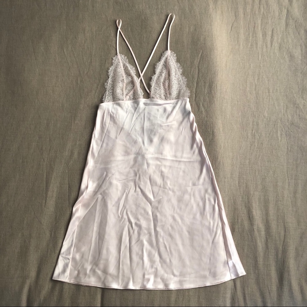 VICTORIA’S SECRET | Pink Lace Slip